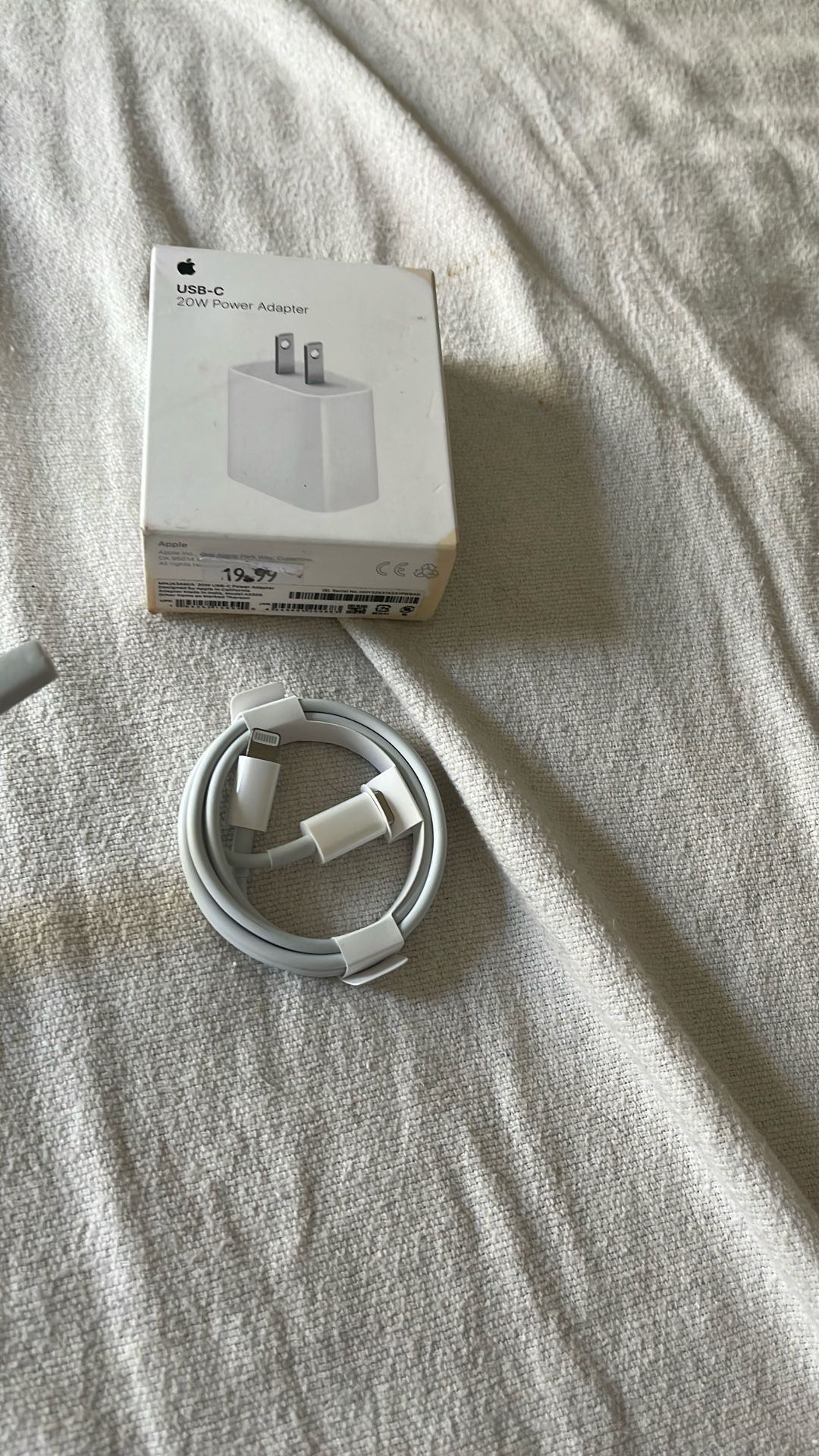 USB -C 20 W Power Adapter 
