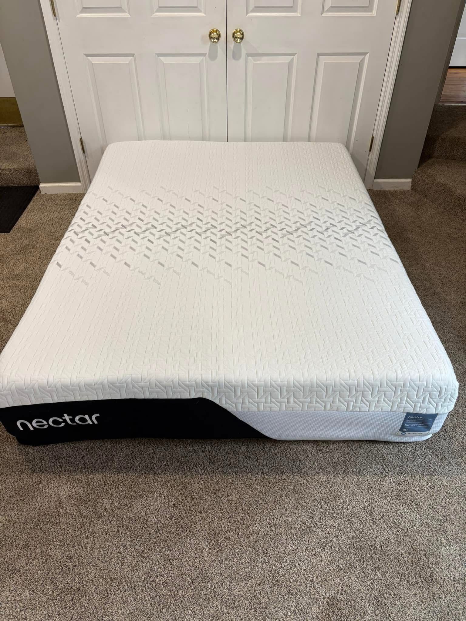 Like New Queen Nectar Premier Hybrid Mattress