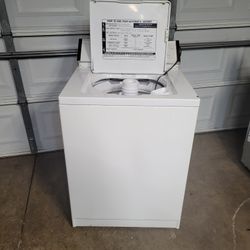 WHIRLPOOL HEAVY DUTY WASHING MACHINE. EASY TO OPERATE. $150.00 OR BEST OFFER. LOCAL PICK UP ONLY. 