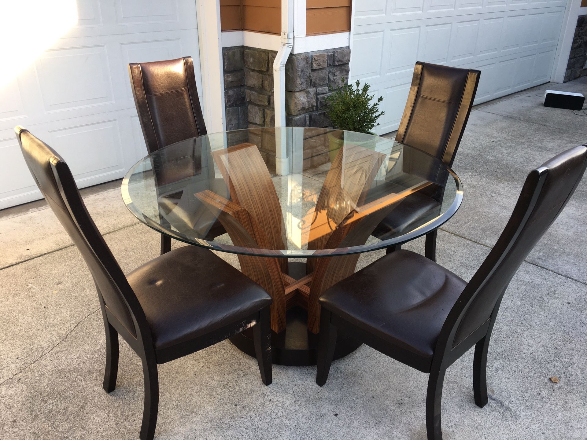 6 Piece Glass Dining Table and Leather Chairs