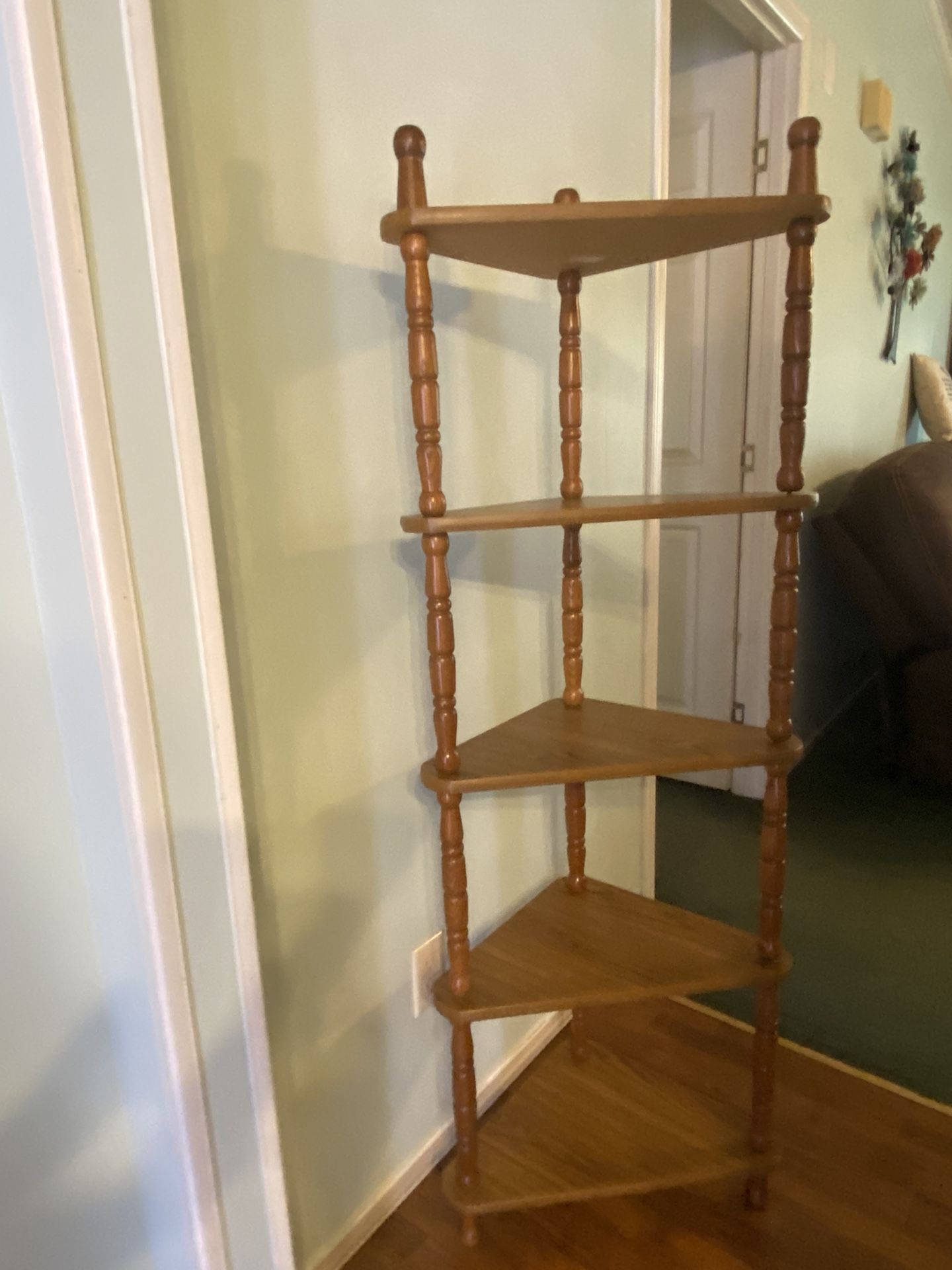 CORNER SHELF—Brown/wood
