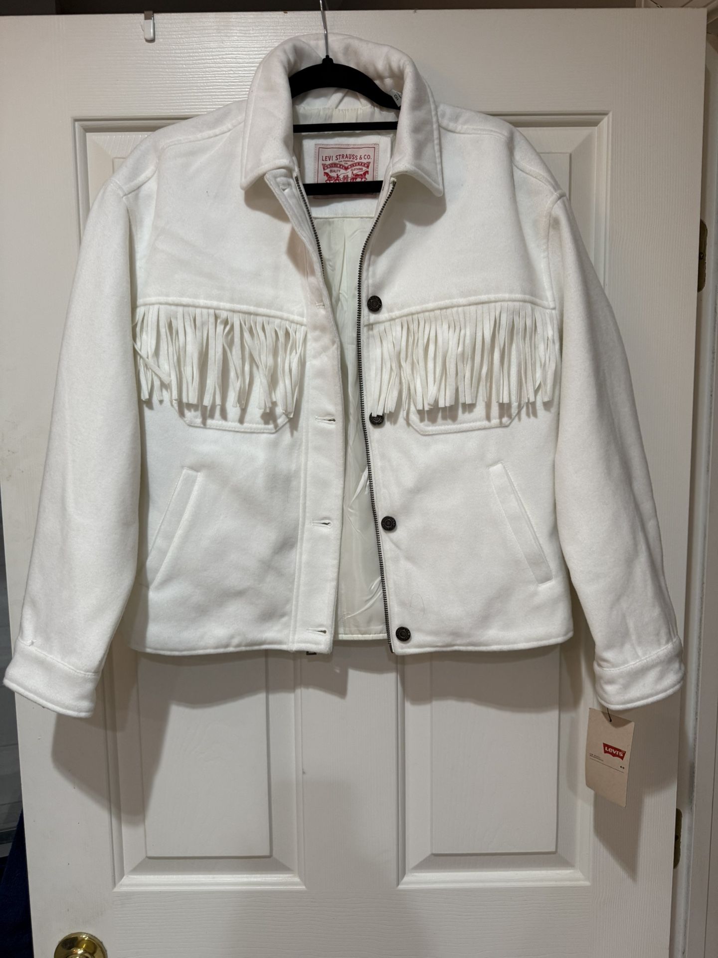 New With Tags NWT Levi’s White Velvet jacket with Fringe , Women’s Size S , Retails For $120