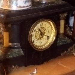 Clock. Seth Thomas Antique  Mantle Clock