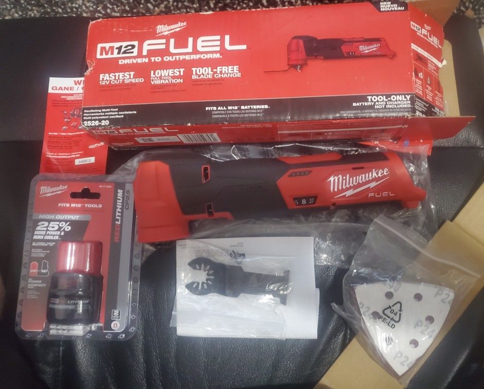 NEW/NEVER USED MILWAUKEE M12 FUEL OSCILLATING MULTI TOOL with CP2.5 BATTERY