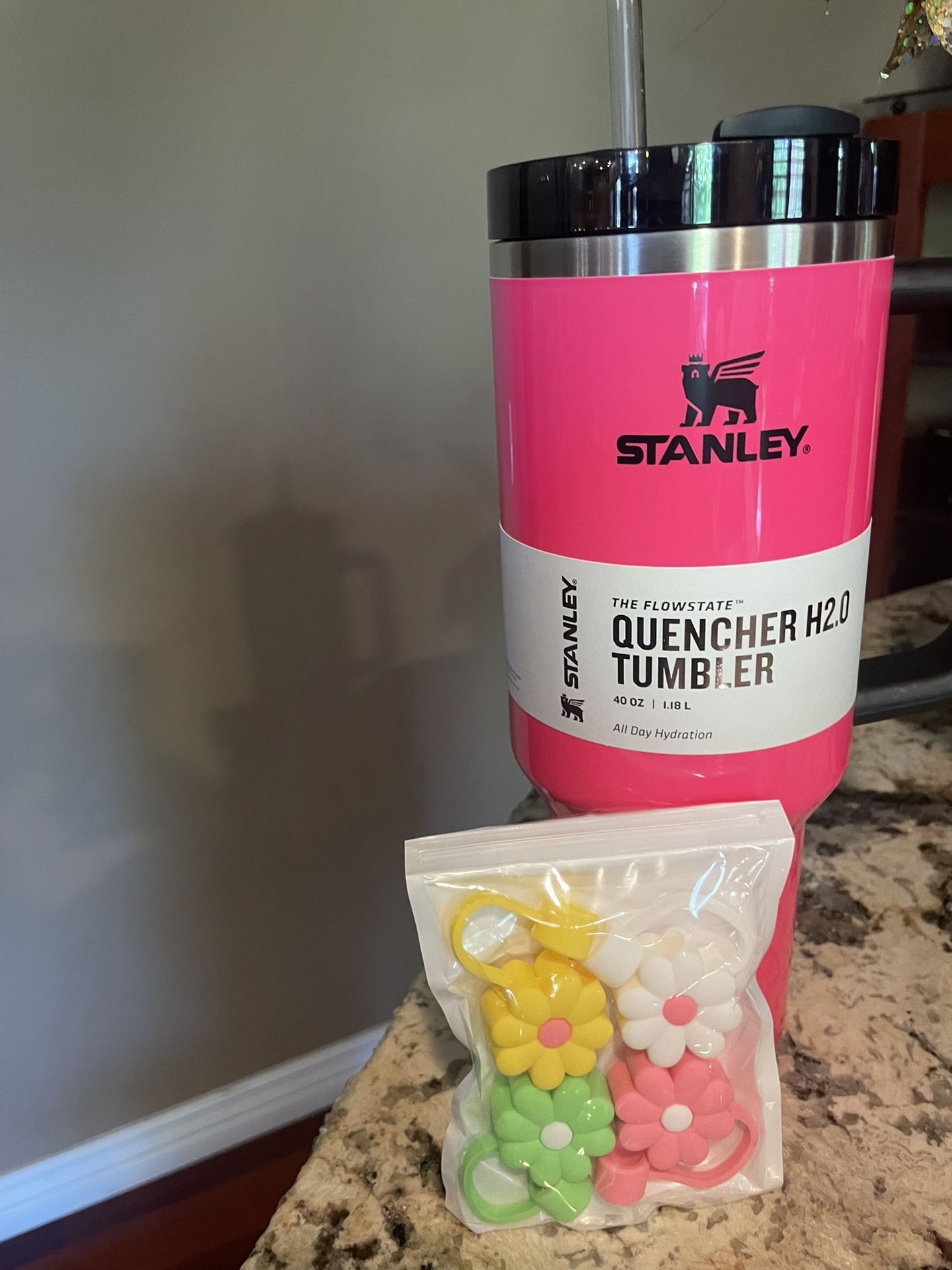 Stanley hot Pink 40oz with 4 cute flower covers