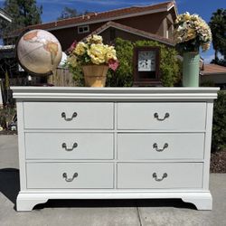 White 6 Drawer Dresser Chest of Drawers Furniture Great Condition 