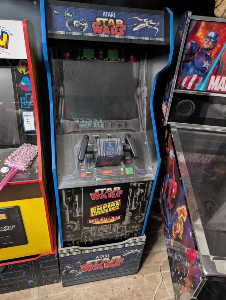 Star Wars 1 Up Arcade With Stool