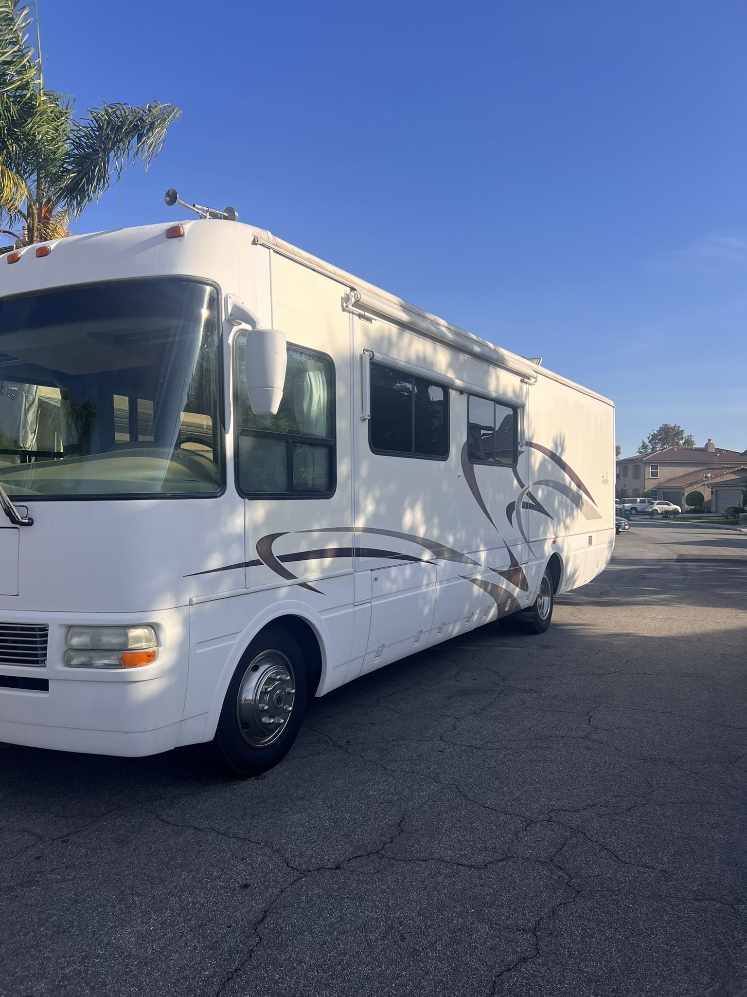2004 Dolphin 5355