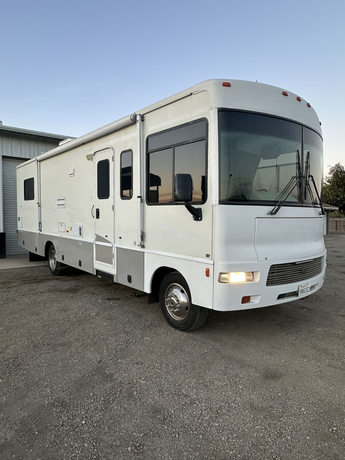 2005 Winnebago Sightseer