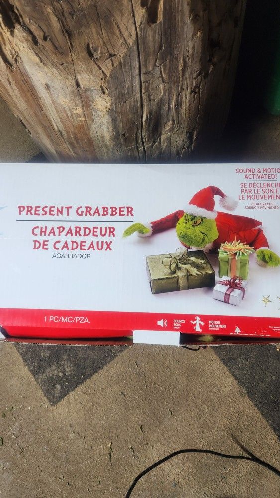 The Grinch Present Grabber