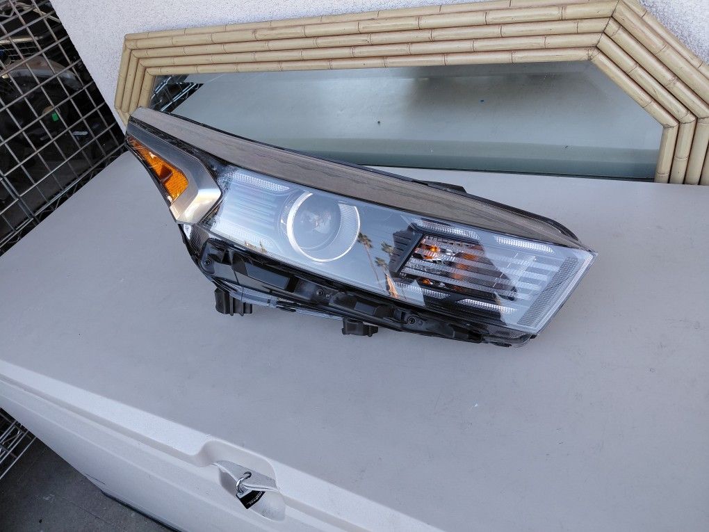 2022 - 2024 KIA FORTE RIGHT HEADLIGHT PASSENGER SIDE HALOGEN GENUINE USED OEM.  A3