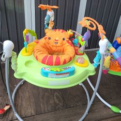 Brincador Y Casita Para Bebés  $55$