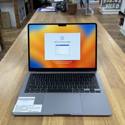 13" MacBook Air M2 8 Core * 256GB SSD * 8GB RAM * Financing Available 