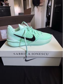 Nike basketball shoe