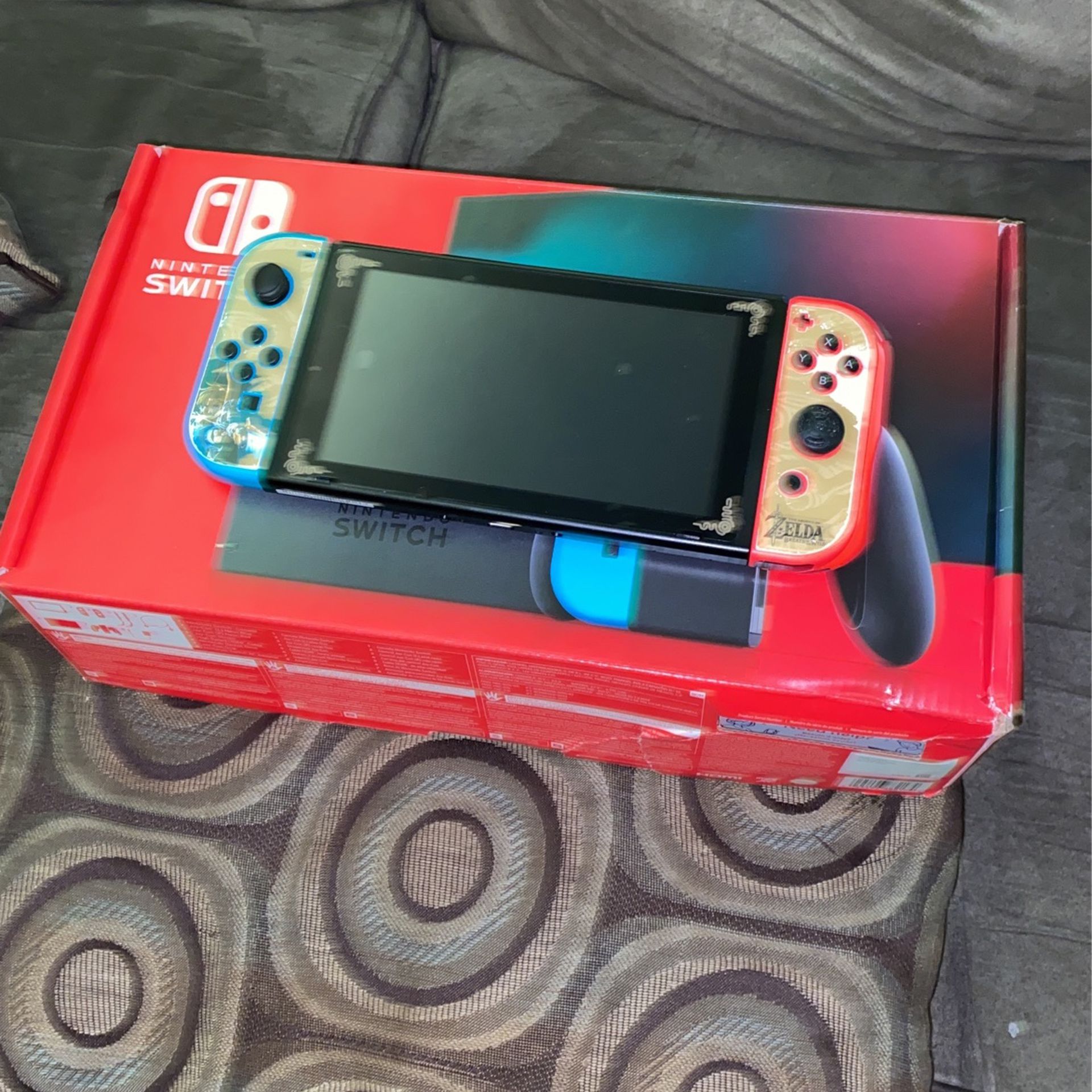 Nintendo Switch Full (With Zelda Cover)