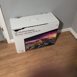 27 Inch 5K UHD UltraFine™ IPS Monitor with macOS Compatibility