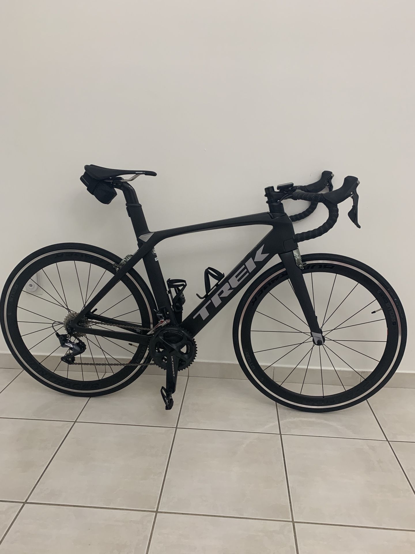 Route Bike TREK. 2018 MADOONE 9.0 with Shimano ULTEGRA . Components. Carbon BONTRAGER wheels