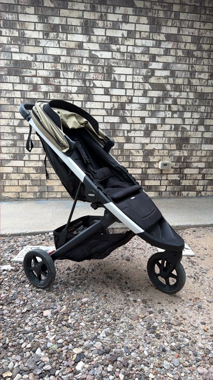 Thule Spring Stroller for Sale in El Paso, TX - OfferUp