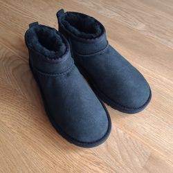 Uggs Women's Ultra Mini Black Size 5 