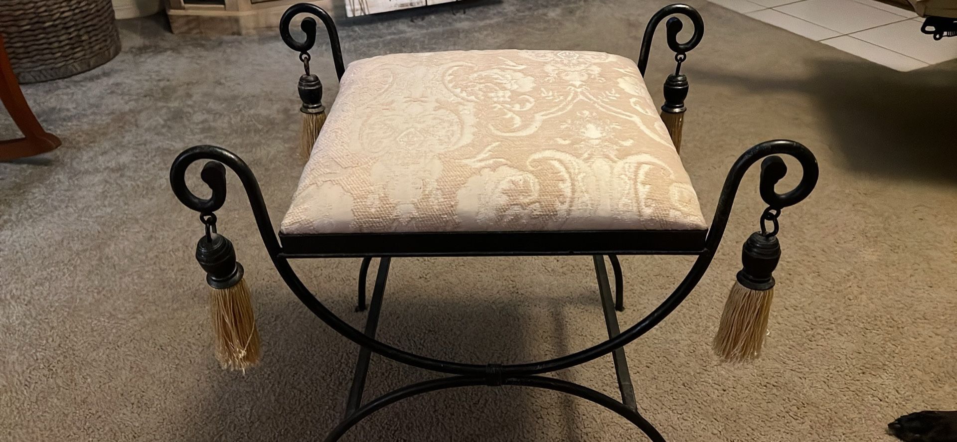 Stool Vanity Wrought Iron  16x16x18