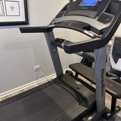 NordicTrack Commercial 2450 Treadmill — Excellent Condition, iFit Ready