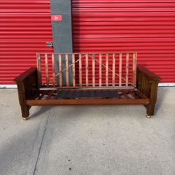 Dark Wood Futon Frame – Converts to Full Bed | Marco de Futón de Madera Oscura – Se Convierte en Cama Matrimonial