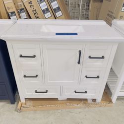 Brand New 42 in. W x 22 in. D Single Sink Bath Vanity in White with White Marble Top $699 