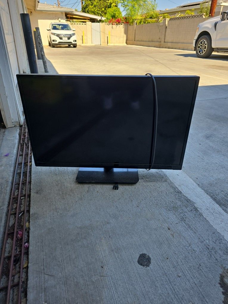 32 Inch Vizio TV for Sale in Anaheim, CA OfferUp