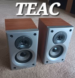 TEAC Small Bookshelf Speakers Sound Good!