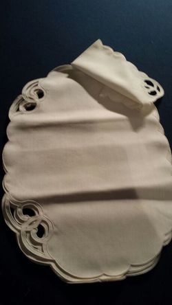 4 Eyelet Placemat/napkins