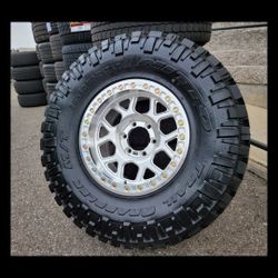 17" KM444 Beadlocks w/ 35" Nitto Trail Grapplers
