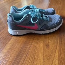 Size 8.5, Women’s Nike Sneakers 👟 