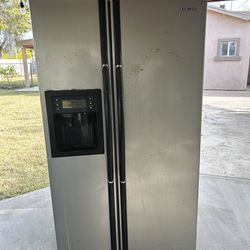 Free Fridge needs repair