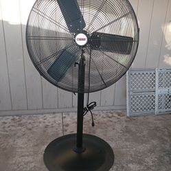 CENTRAL MACHINERY 30 in. Pedestal High Velocity Shop Fan