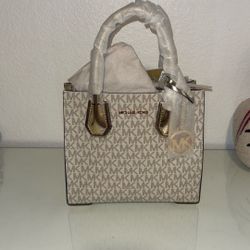 MICHAEL KORS Mercer Medium Logo and Leather 