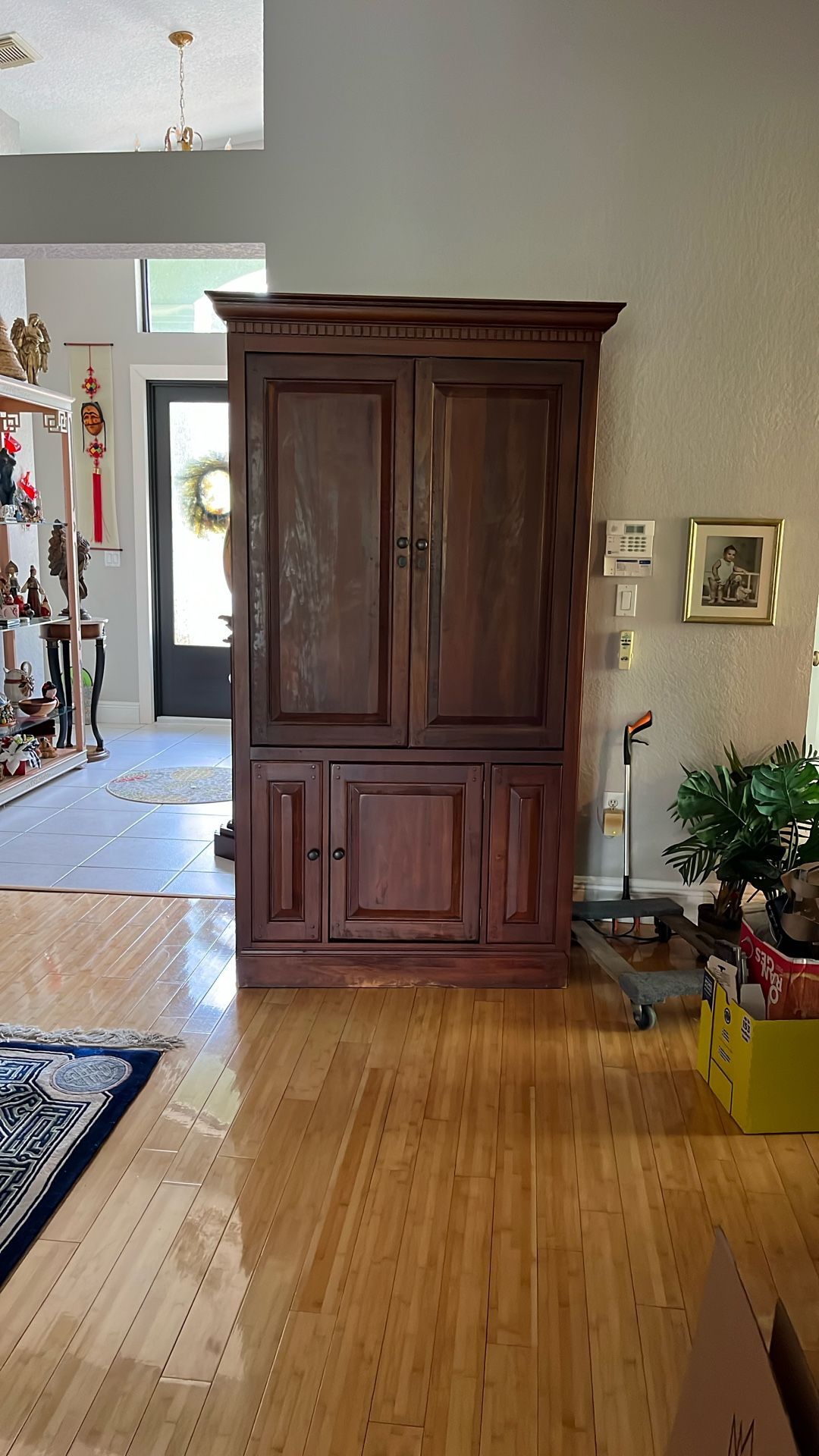 Solid Wood TV Cabinet. 