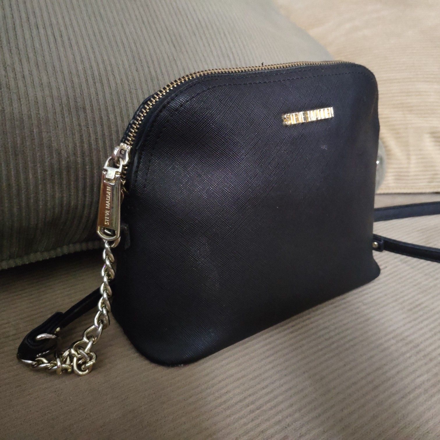 Steve Madden Crossbody Chain Strap Handbag Bag Purse (Black)