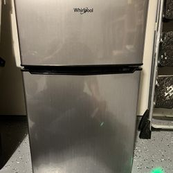 Whirlpool 2-door Dorm Refrigerator 