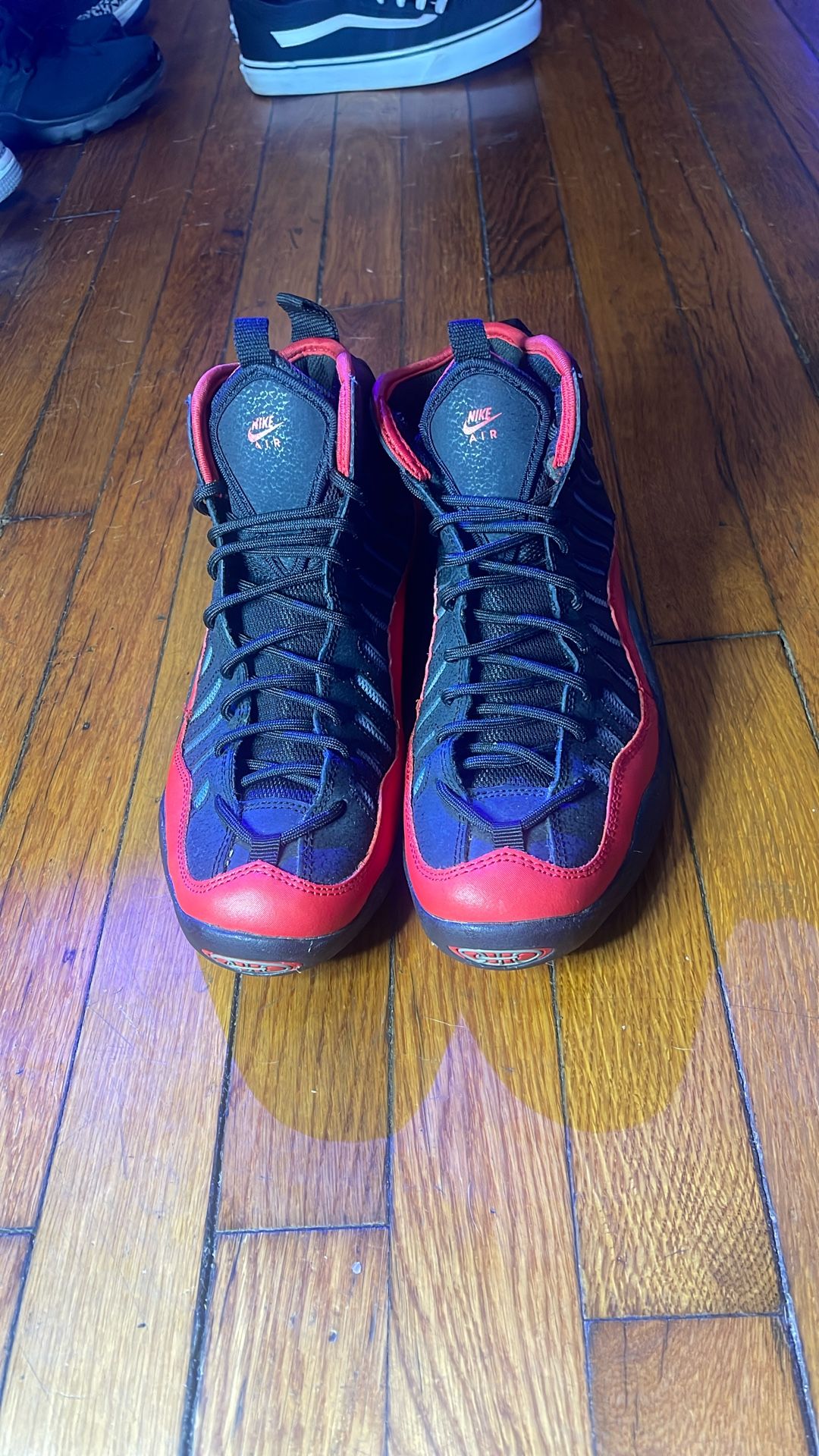 Nike Air Bakin Size 7 Y