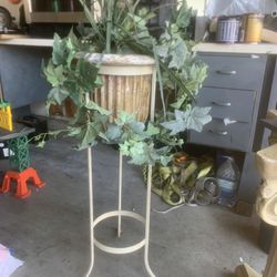 Planter With Metal Stand 