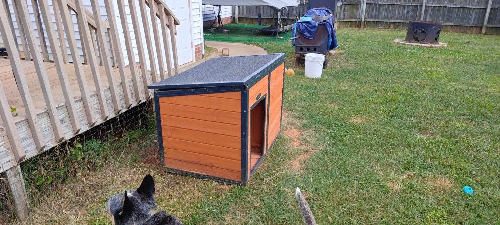 Cabin Style Dog House