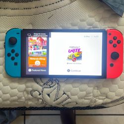 Nintendo Switch Deluxe 