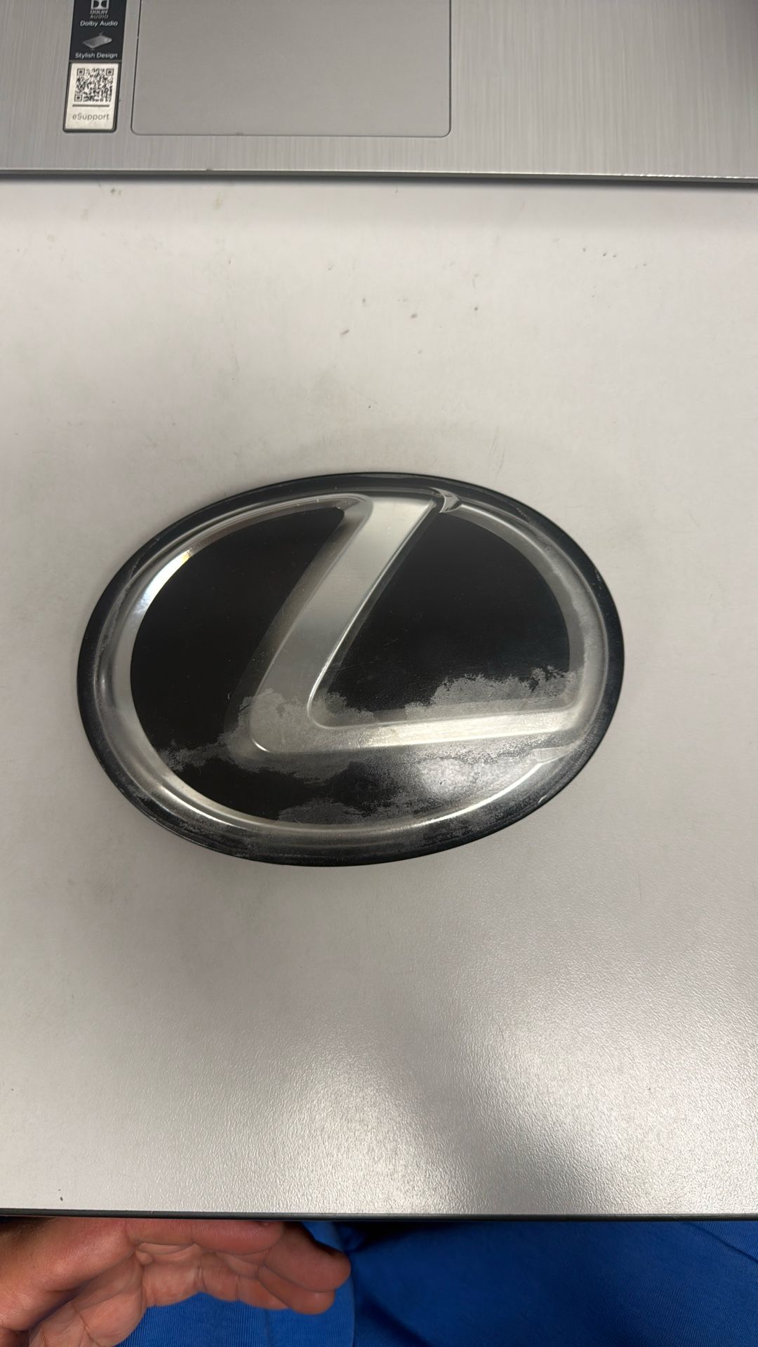Front Lexus emblem