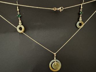 Natural Mineral Jade Necklace And Earrings 