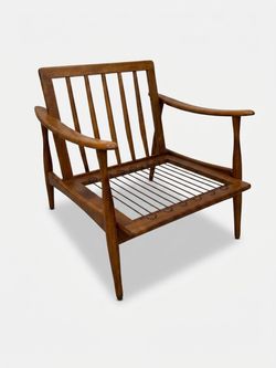 Vintage Mid-Century Modern spindle-back lounge chair. Made in Italy - Danish style