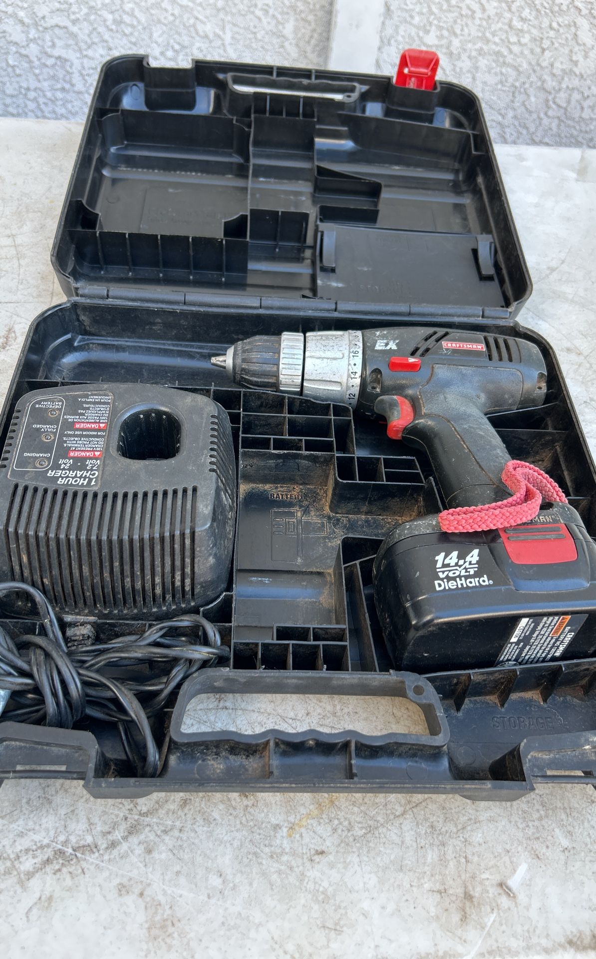 Craftsman 3/8 Drill Driver 14.4 V With Charger