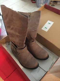 Arizona beige boots size 5