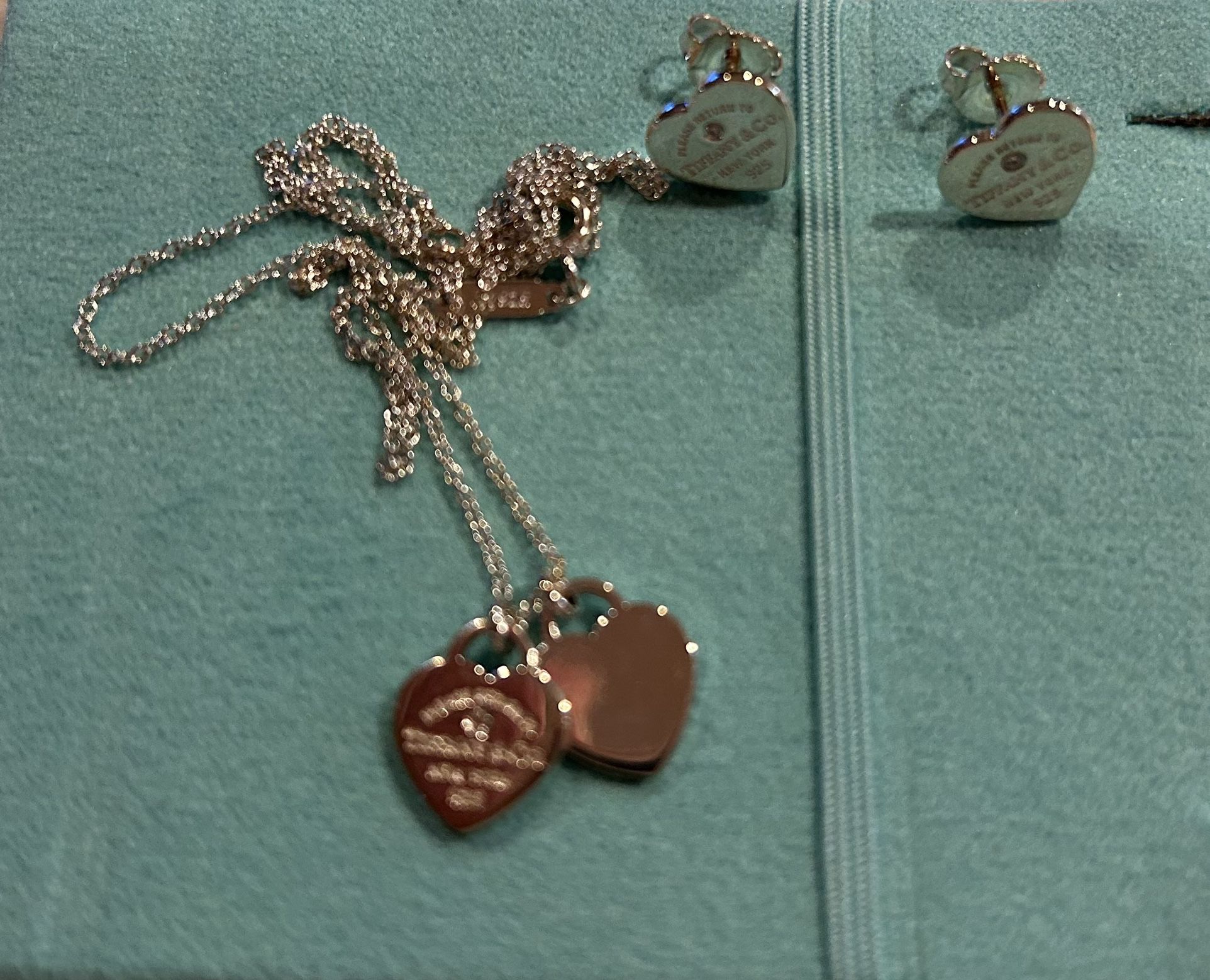 DOUBKE HEART TAG PENDANT in Silver Mini Necklace And Earrings