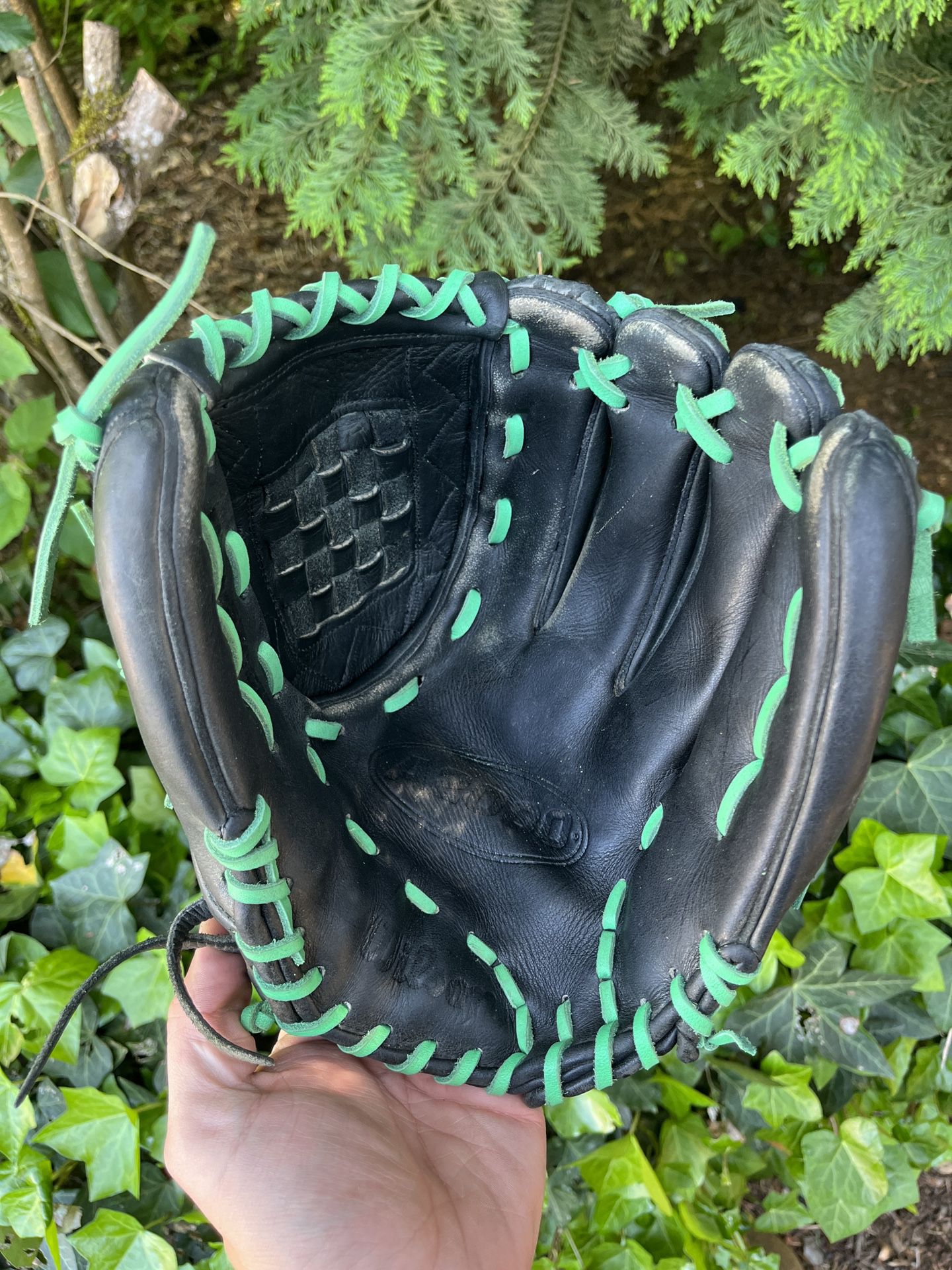 Baseball/Softball Glove Repair And Relacing 