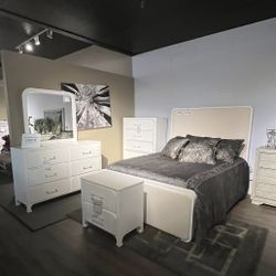 Queen Bed, Dresser, Mirror And Nightstand 